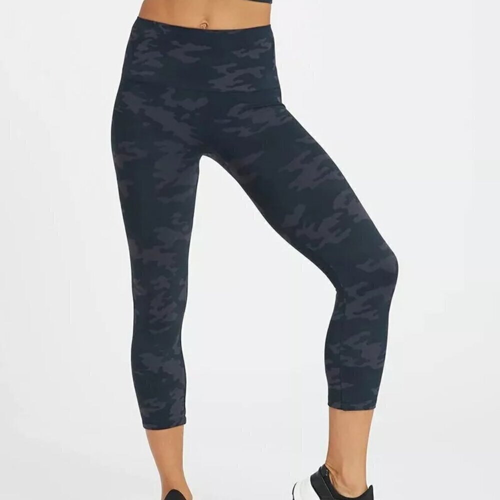Spanx Look At Me Now Crop Legging Womens Medium Gray Camo Shaping Seamless Pant